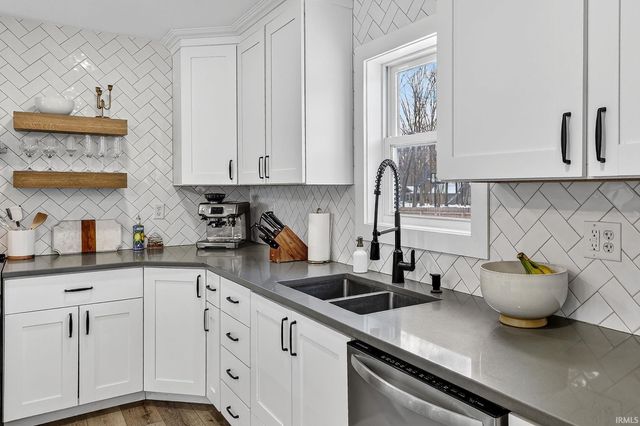 51275 Crooked Oak Drive, Granger, IN 46530