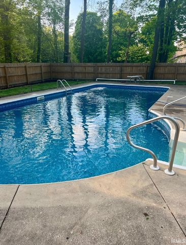 51275 Crooked Oak Drive, Granger, IN 46530