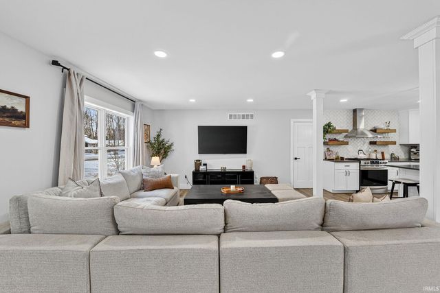 51275 Crooked Oak Drive, Granger, IN 46530