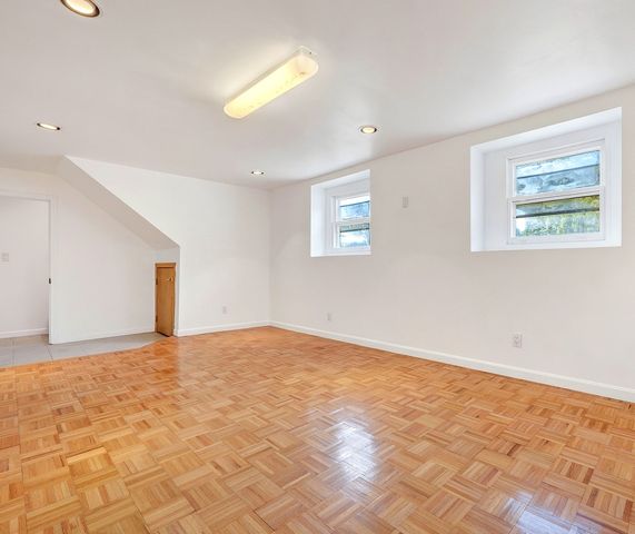 24 Lisa Rd 24, Randolph, MA 02368