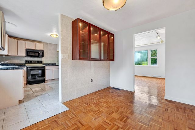 24 Lisa Rd 24, Randolph, MA 02368