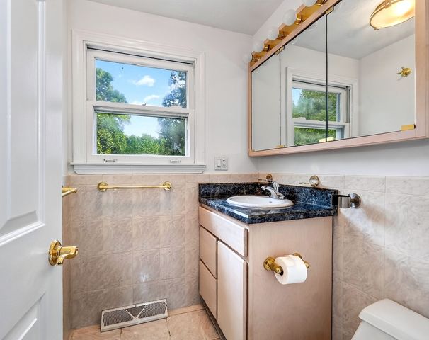 24 Lisa Rd 24, Randolph, MA 02368