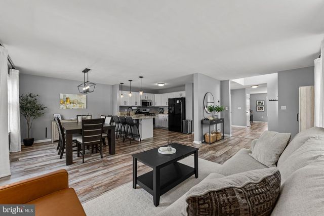 101 RIVERSIDE DR, Red Hill, PA 18076
