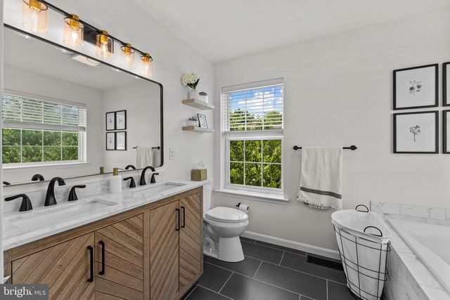101 RIVERSIDE DR, Red Hill, PA 18076