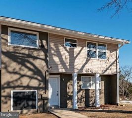 2050 NIKE DR #7, Waldorf, MD 20601