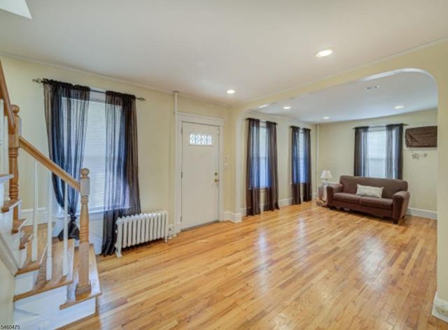 180 Monroe St, Rahway City, NJ 07065