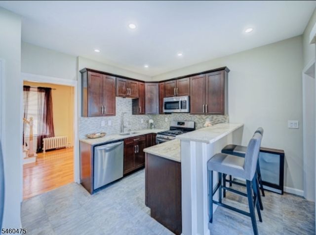 180 Monroe St, Rahway City, NJ 07065