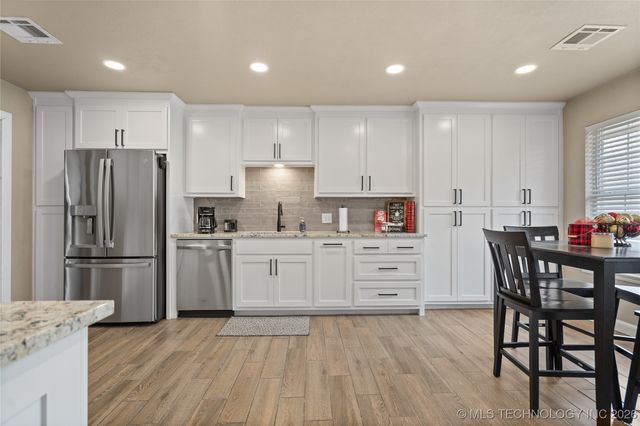 84 Glenway, Lone Grove, OK 73401