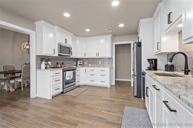 84 Glenway, Lone Grove, OK 73401