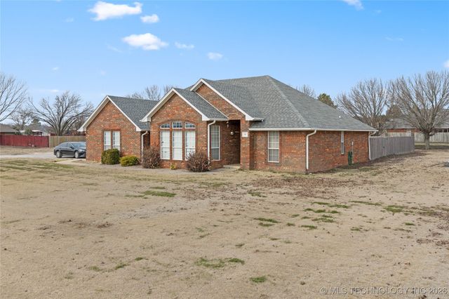 84 Glenway, Lone Grove, OK 73401