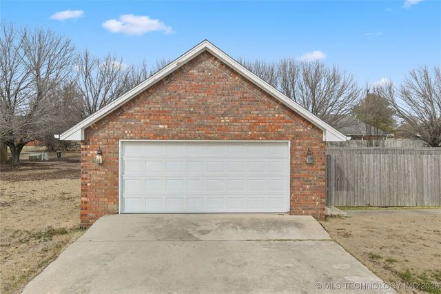 84 Glenway, Lone Grove, OK 73401