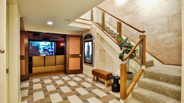203 Frankfort Avenue, Huntington Beach, CA 92648