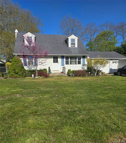 25 Newins Street, Center Moriches, NY 11934