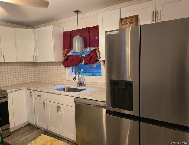 25 Newins Street, Center Moriches, NY 11934