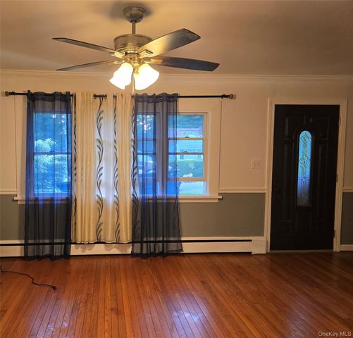25 Newins Street, Center Moriches, NY 11934