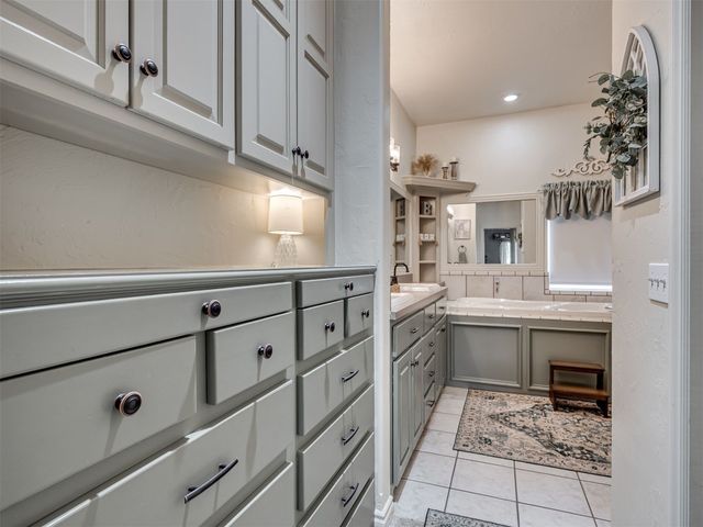 2005 Oak Circle, Piedmont, OK 73078