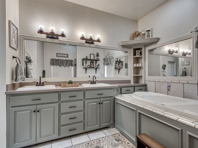 2005 Oak Circle, Piedmont, OK 73078