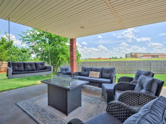 2005 Oak Circle, Piedmont, OK 73078
