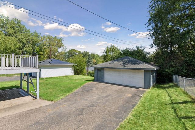 1528 Aquila Avenue N, Golden Valley, MN 55427