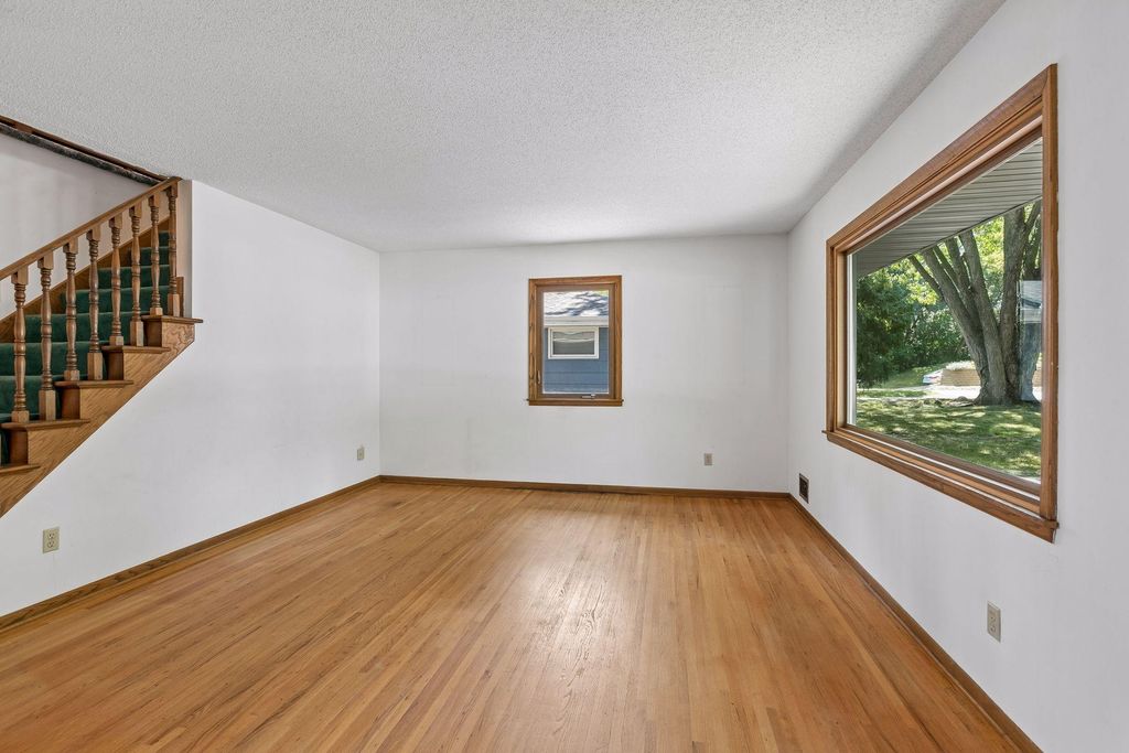 1528 Aquila Avenue N, Golden Valley, MN 55427 — photo 2