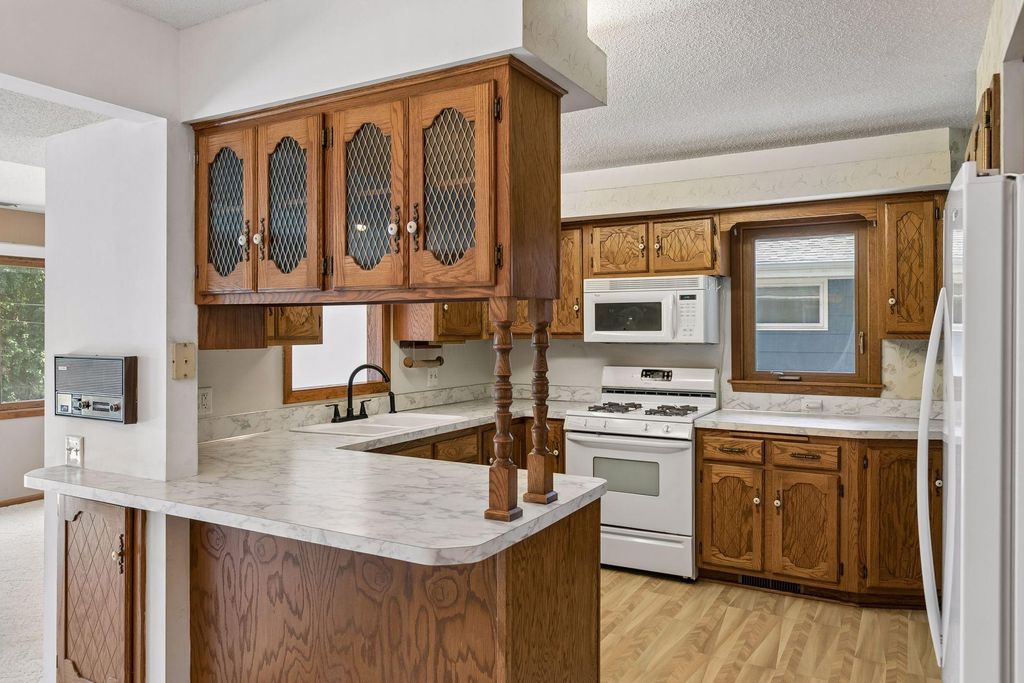 1528 Aquila Avenue N, Golden Valley, MN 55427 — photo 4