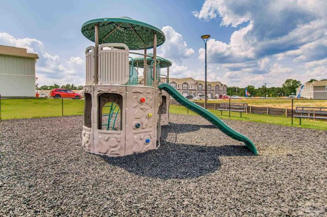 3976 Pendragon Cir, Milton, FL 32583