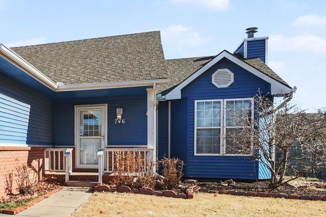 746 E Karla Ct, Haysville, KS 67060