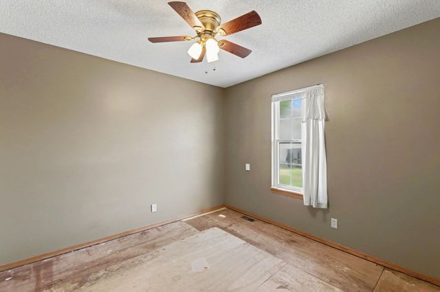 746 E Karla Ct, Haysville, KS 67060