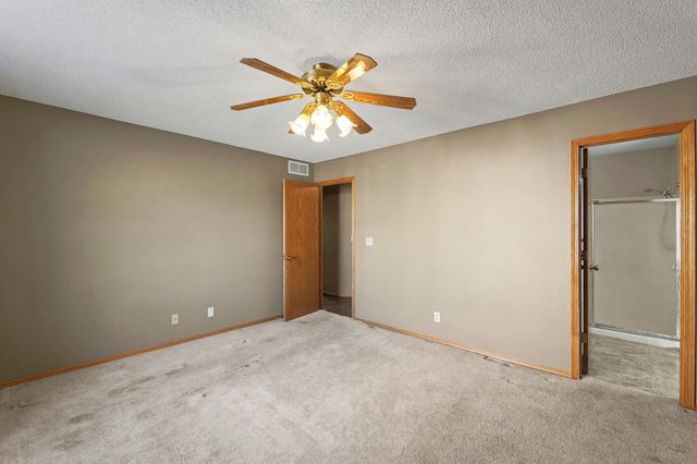 746 E Karla Ct, Haysville, KS 67060