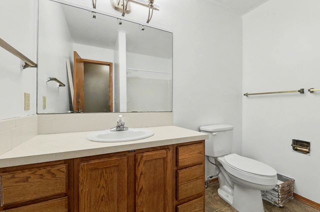 746 E Karla Ct, Haysville, KS 67060