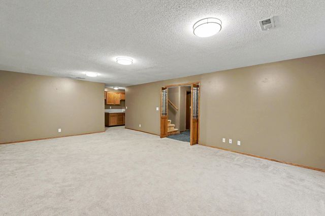 746 E Karla Ct, Haysville, KS 67060