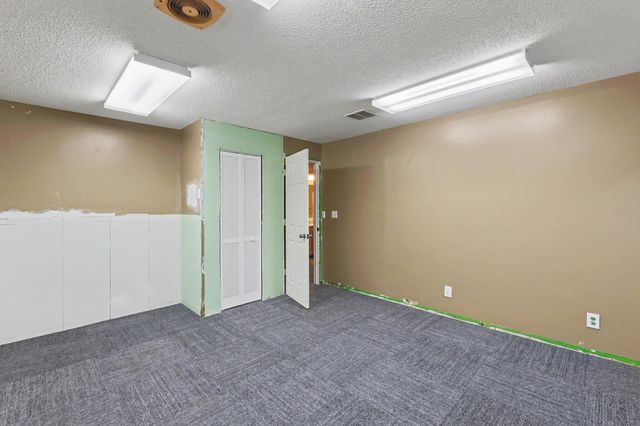 746 E Karla Ct, Haysville, KS 67060