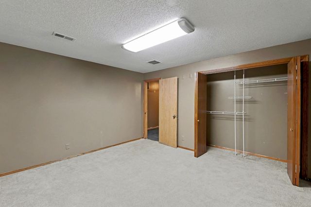 746 E Karla Ct, Haysville, KS 67060