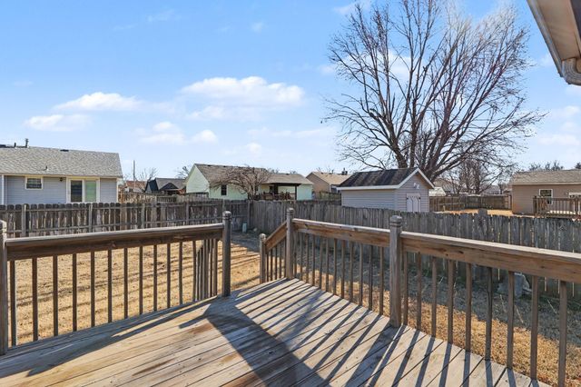 746 E Karla Ct, Haysville, KS 67060