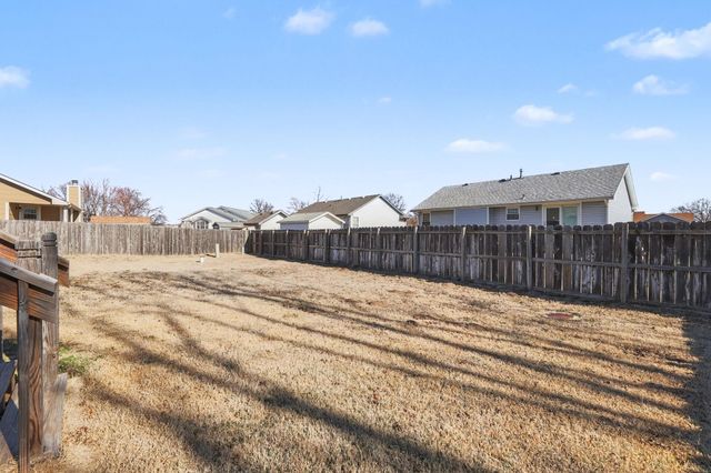 746 E Karla Ct, Haysville, KS 67060