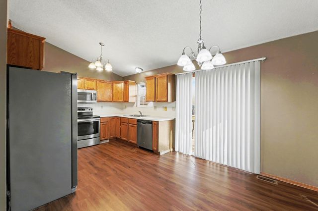 746 E Karla Ct, Haysville, KS 67060