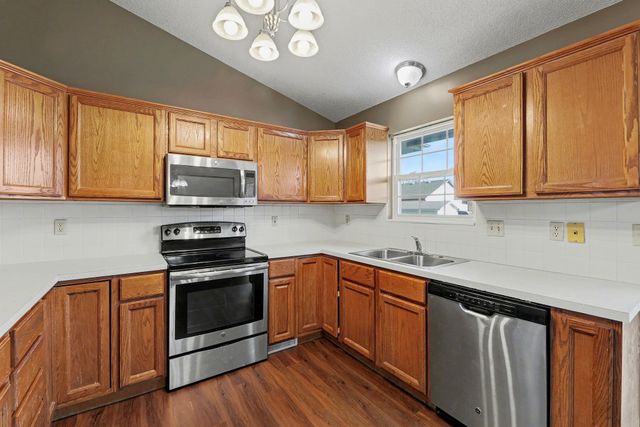 746 E Karla Ct, Haysville, KS 67060