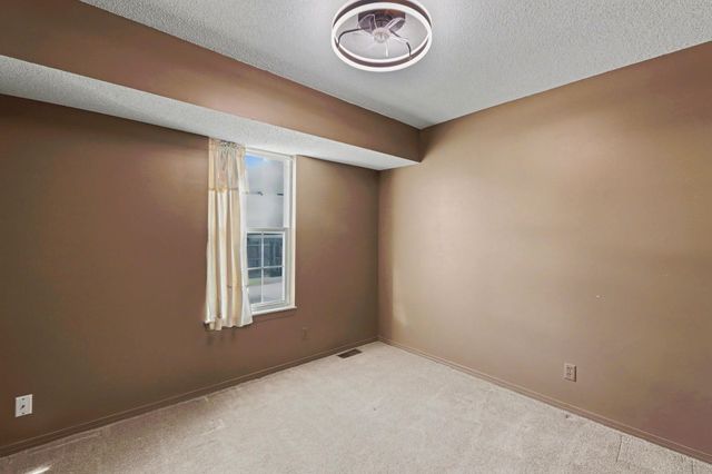 746 E Karla Ct, Haysville, KS 67060