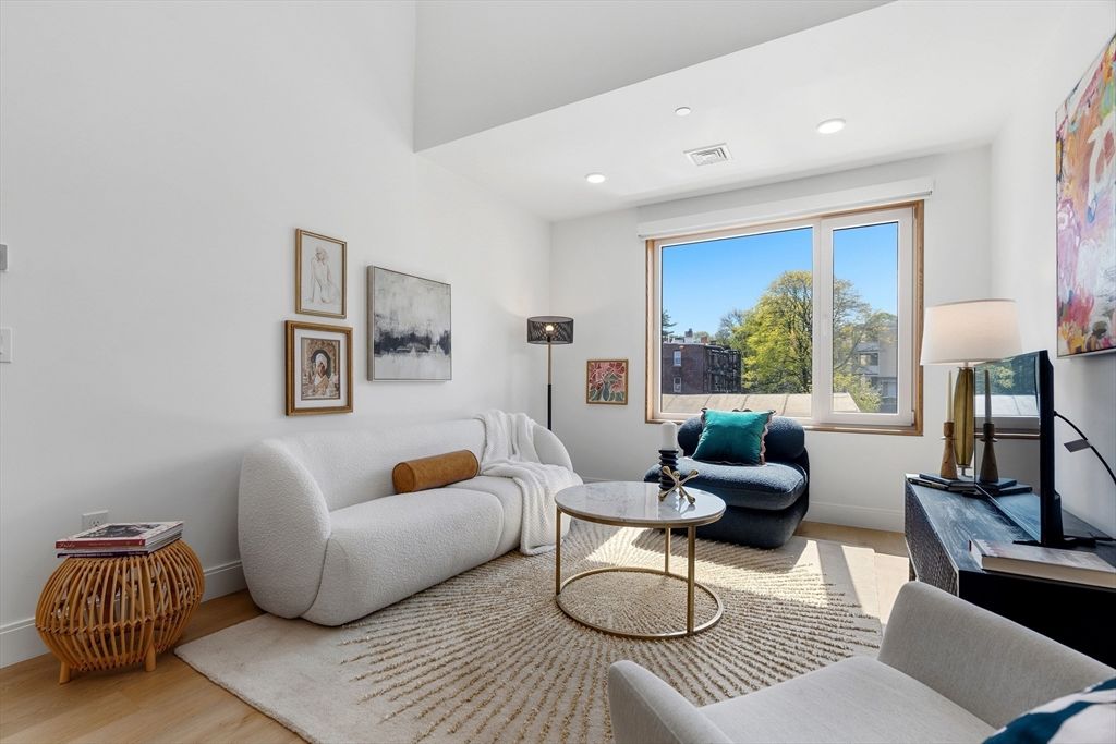 3171 Washington St 301, Boston, MA 02130