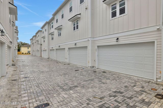 1018 2ND Avenue N, Jacksonville Beach, FL 32250