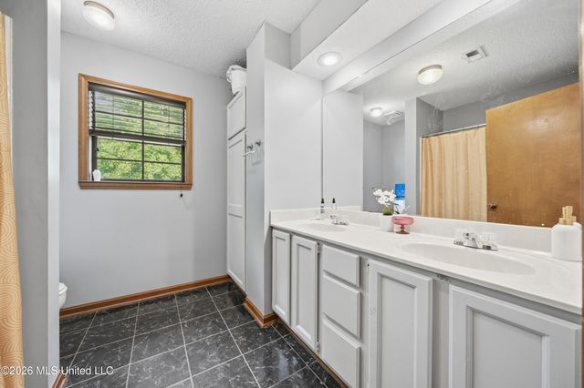 7630 Whitten Hill Drive, Olive Branch, MS 38654