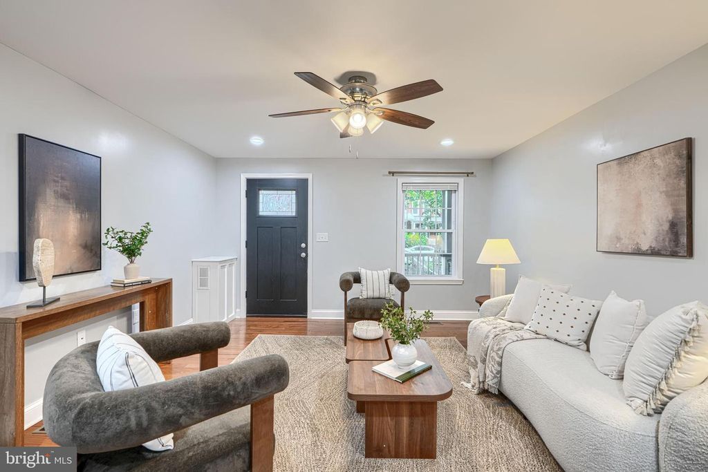Image 9 of property listing at 3540 ROLAND AVE, Baltimore, MD 21211