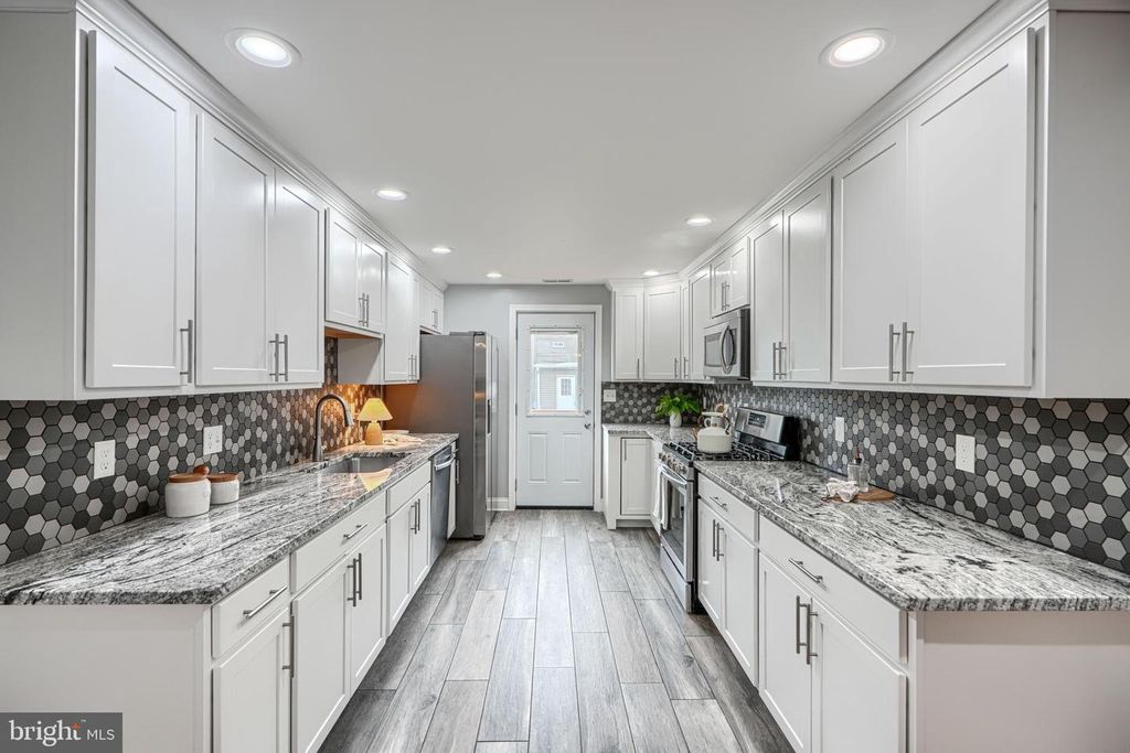 Image 12 of property listing at 3540 ROLAND AVE, Baltimore, MD 21211
