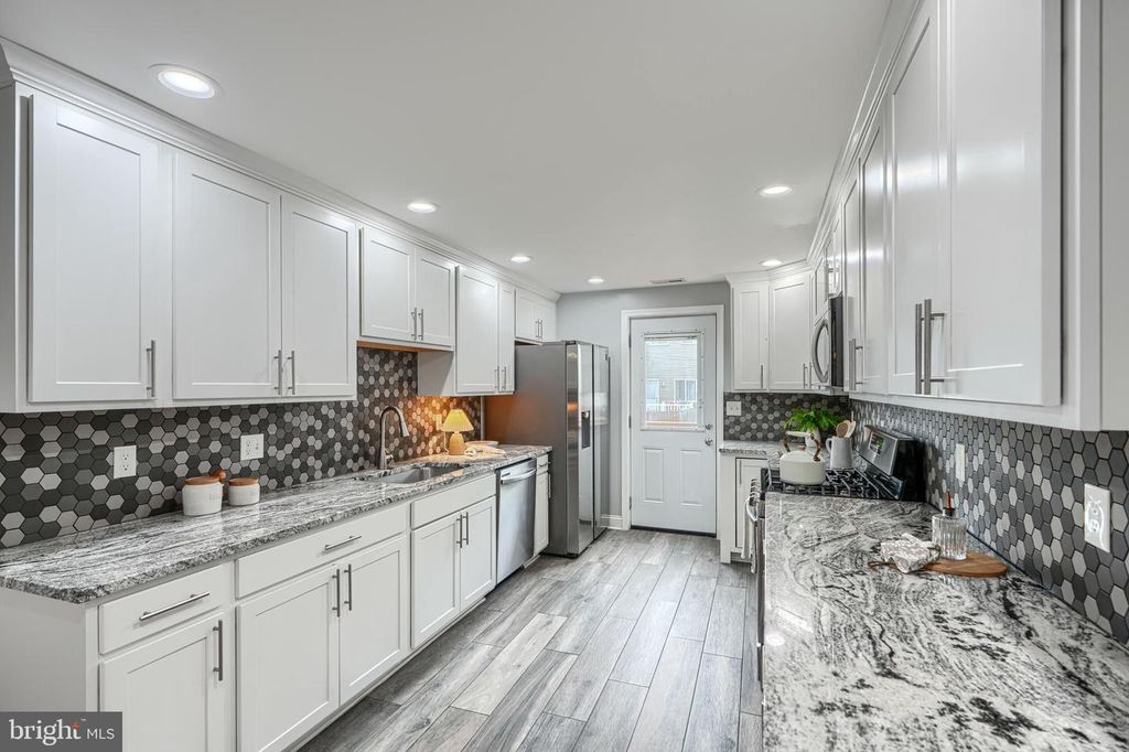 Image 13 of property listing at 3540 ROLAND AVE, Baltimore, MD 21211