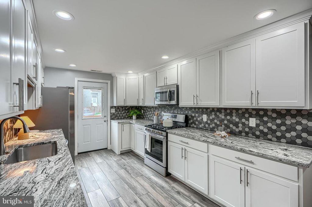 Image 14 of property listing at 3540 ROLAND AVE, Baltimore, MD 21211