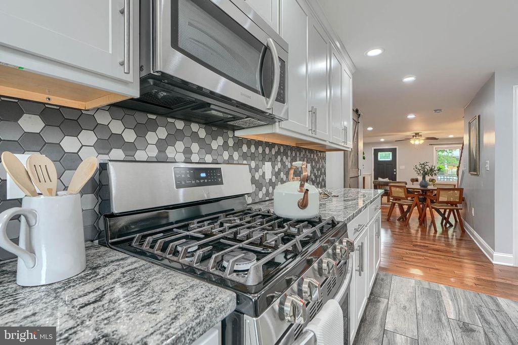 Image 15 of property listing at 3540 ROLAND AVE, Baltimore, MD 21211