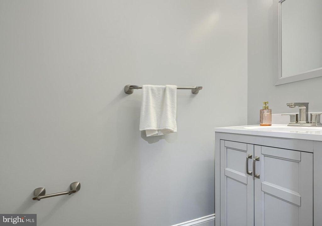 Image 17 of property listing at 3540 ROLAND AVE, Baltimore, MD 21211