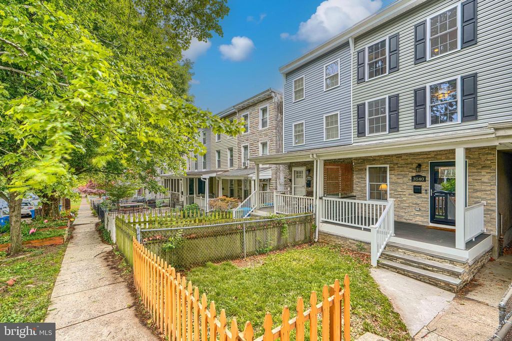 Image 2 of property listing at 3540 ROLAND AVE, Baltimore, MD 21211