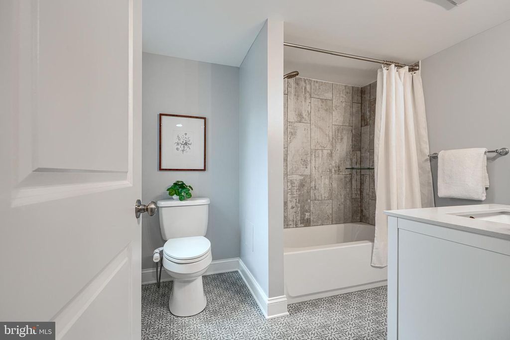 Image 20 of property listing at 3540 ROLAND AVE, Baltimore, MD 21211