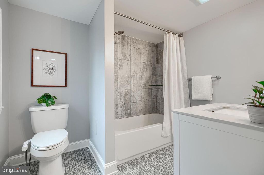 Image 22 of property listing at 3540 ROLAND AVE, Baltimore, MD 21211